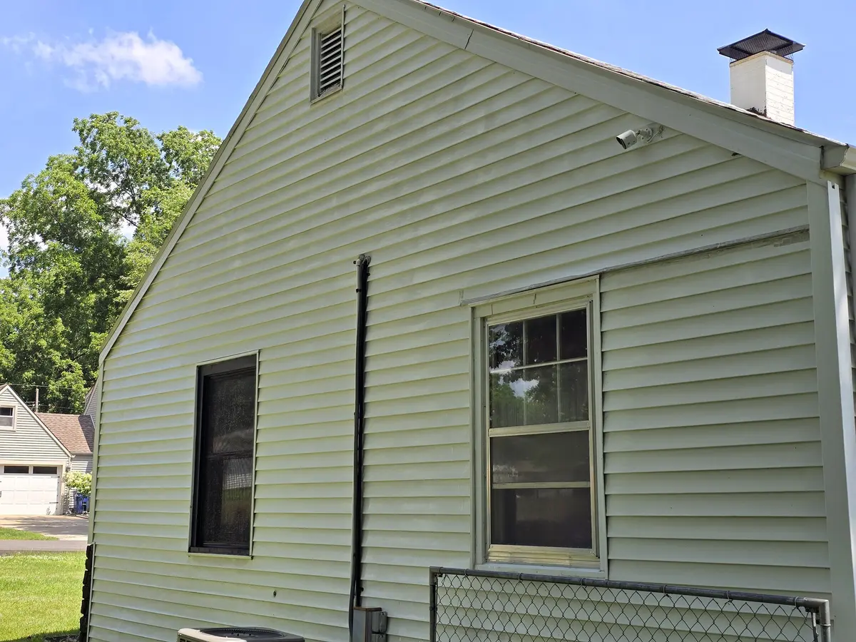House washing and siding cleaning after cleaning