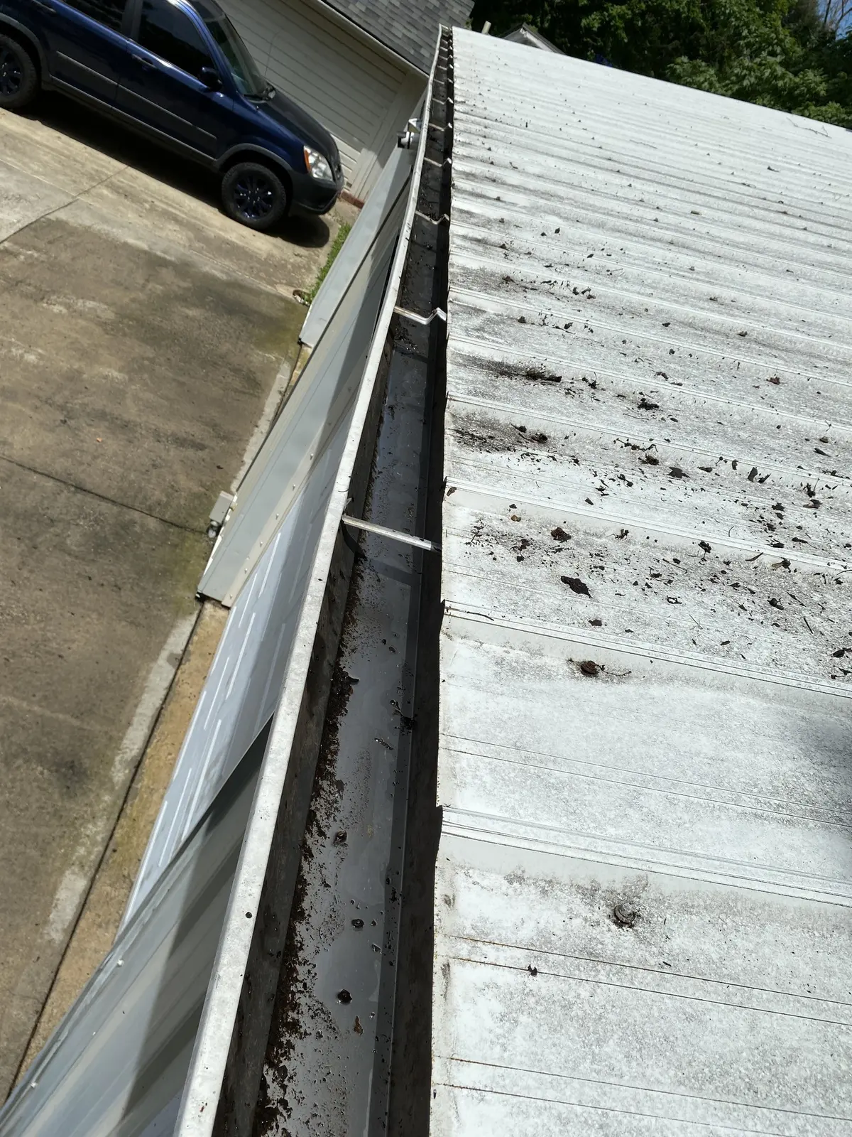 Garage gutter cleaning after cleaning